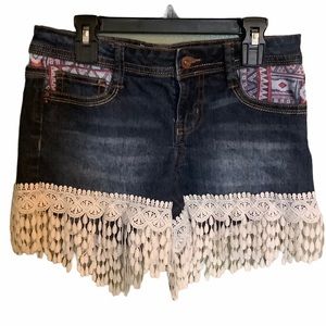 l.e.i. denim jean shorts boho fringe Ashley lowrise Size‎ 3 Aztec